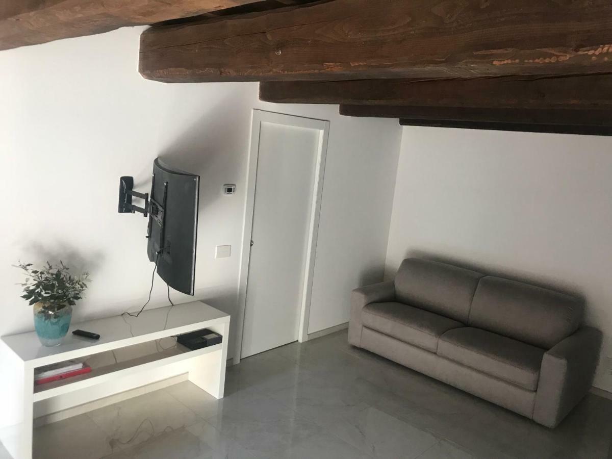 Moderno Affaccio Su Via Mazzini Apartman Ferrara Kültér fotó