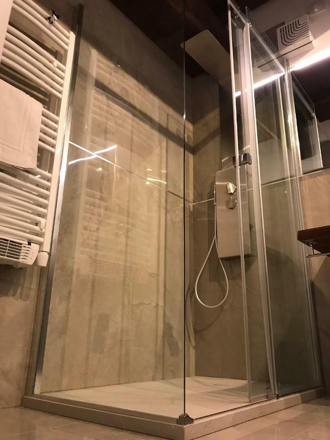 Moderno Affaccio Su Via Mazzini Apartman Ferrara Kültér fotó