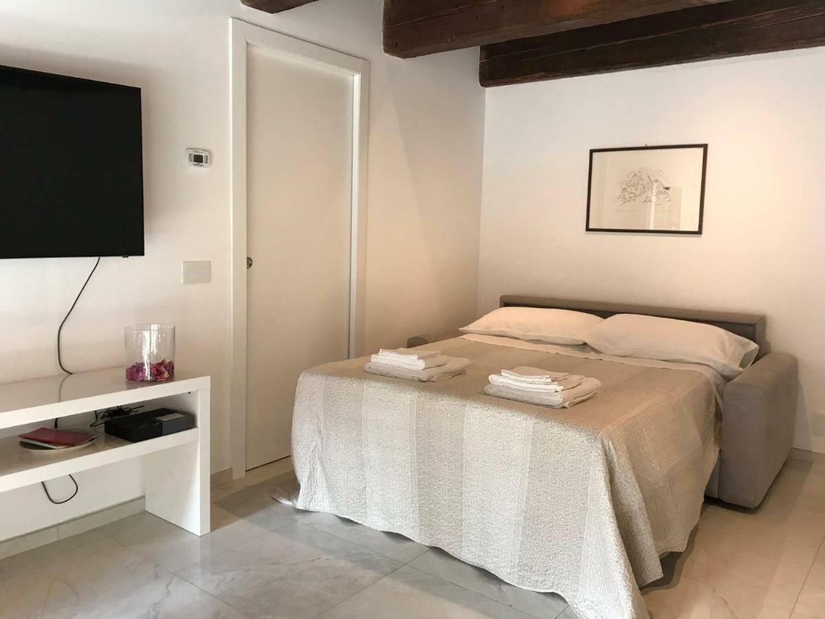 Moderno Affaccio Su Via Mazzini Apartman Ferrara Kültér fotó